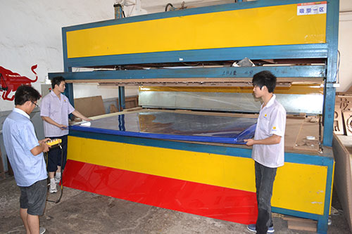 2.5mX4m大型吸塑机