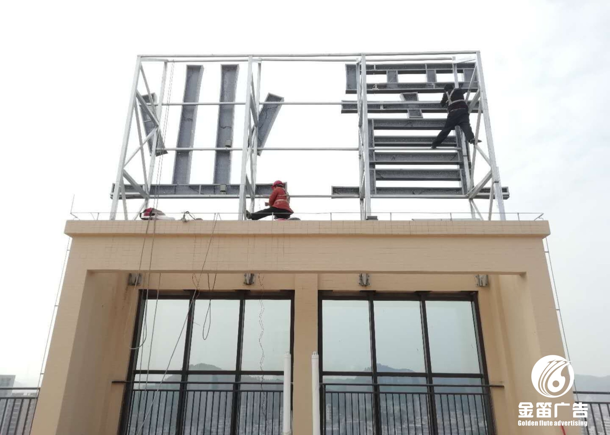 户外亮化楼顶冲孔发光字工程