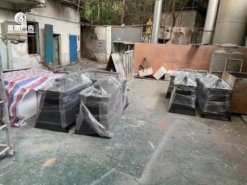 东莞玖颂江湾铁质道旗房地产广告制作厂家  