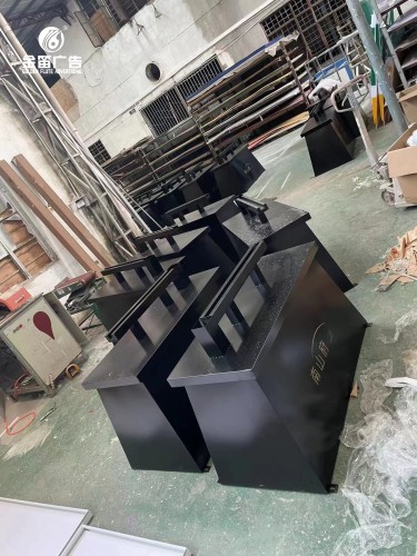 东莞玖颂江湾铁质道旗房地产广告制作厂家  